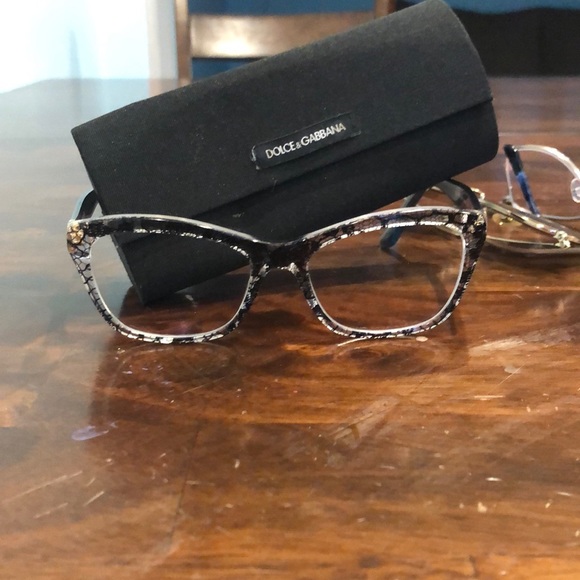 Glasses - Picture 1 of 3